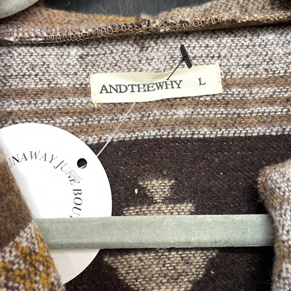 Hooded pullover! - Picture 5 of 10